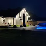- Spokojne Miejsce Z Calorocznym Zewnetrznym Wspolnym Jacuzzi, Sauna I Letnim Basenem