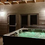 - Spokojne Miejsce Z Calorocznym Zewnetrznym Wspolnym Jacuzzi, Sauna I Letnim Basenem 아파트