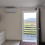 - Spokojne Miejsce Z Calorocznym Zewnetrznym Wspolnym Jacuzzi, Sauna I Wakacyjnym Basenem 维尔加