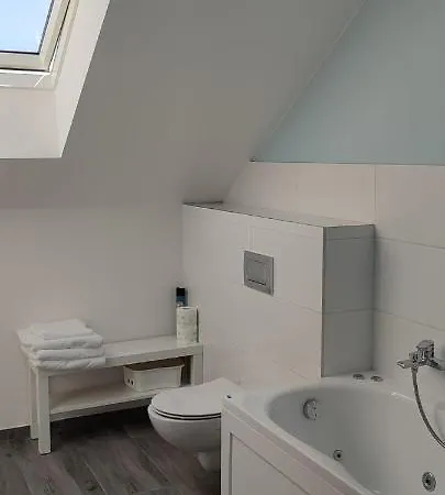 - Spokojne Miejsce Z Calorocznym Zewnetrznym Wspolnym Jacuzzi, Sauna I Wakacyjnym Basenem