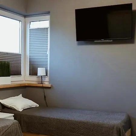 - Spokojne Miejsce Z Calorocznym Zewnetrznym Wspolnym Jacuzzi, Sauna I Letnim Basenem Wilga