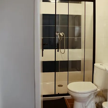 - Spokojne Miejsce Z Calorocznym Zewnetrznym Wspolnym Jacuzzi, Sauna I Letnim Basenem Wilga